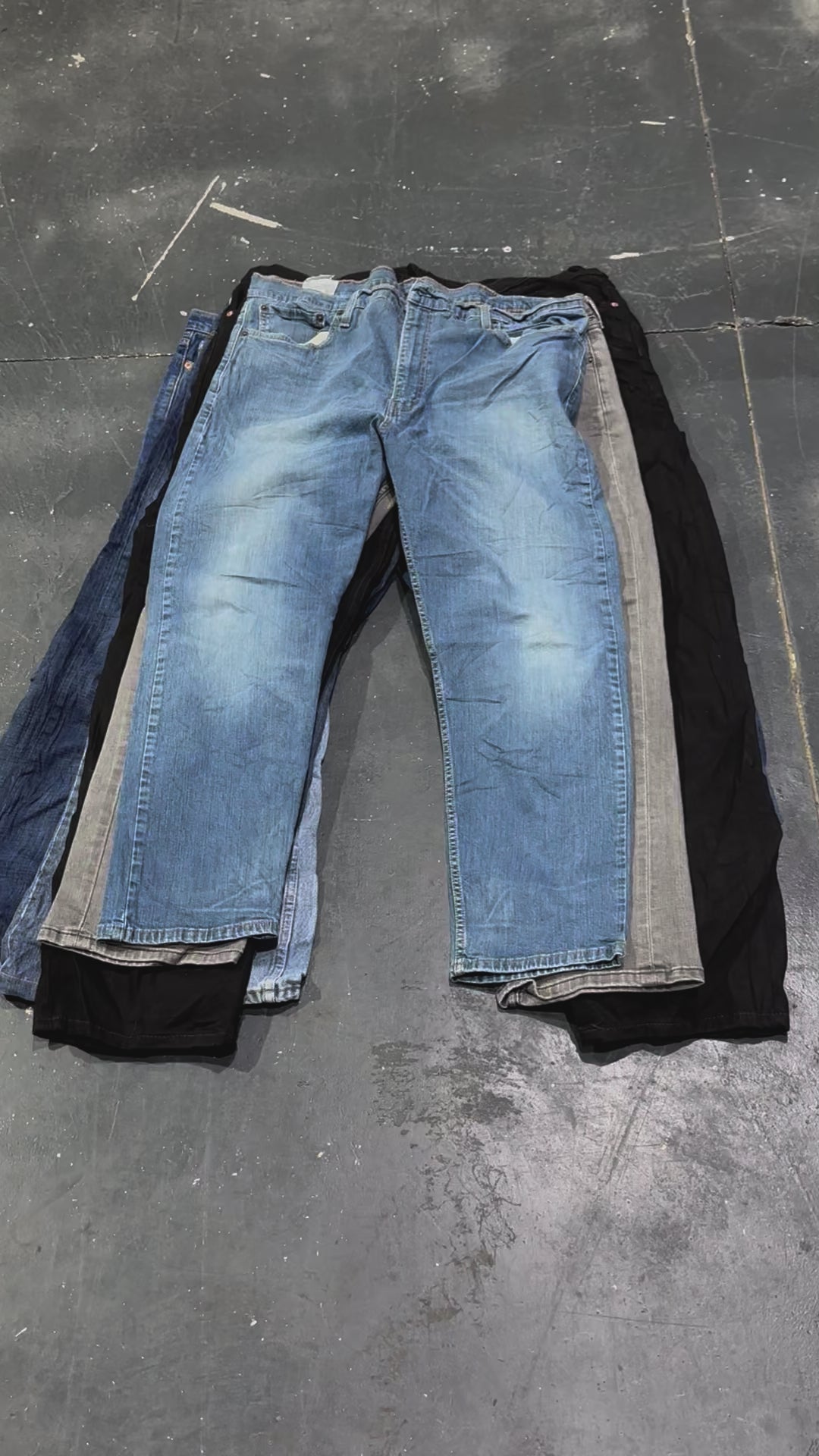 Unopened 45.5kg Bale of Oversized Mixed Style Levi's